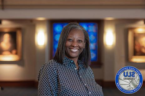 A headshot of Christa Jackson, Ph.D., and the 博彩网址大全 Research Institute Fellows induction coin.